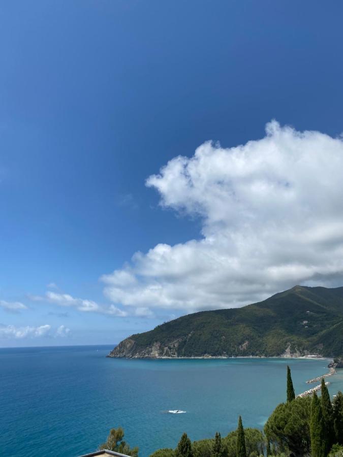 A & M House Apartment Moneglia Bagian luar foto