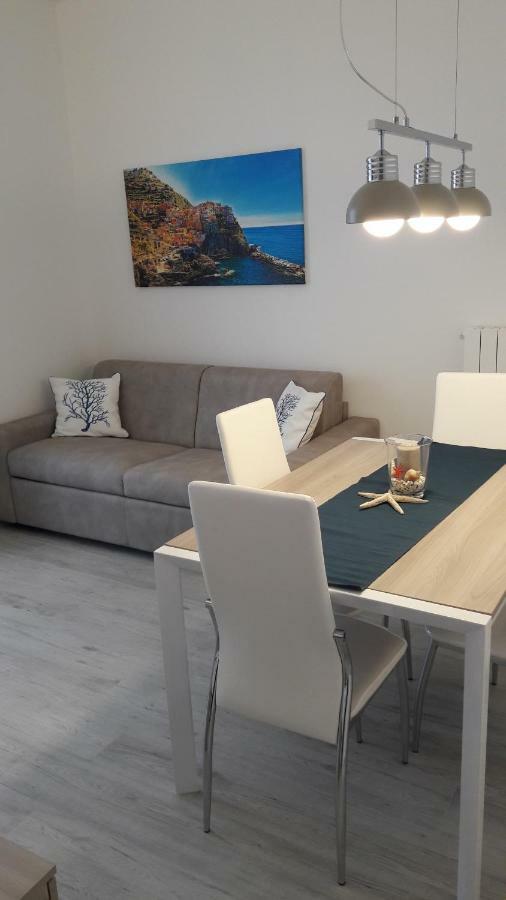 A & M House Apartment Moneglia Bagian luar foto
